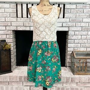 Vintage Havana crochet & floral Dress medium